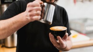 Cuántas horas antes de acostarse hay que dejar de beber café para no alterar el sueño