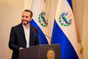 Bukele mantiene respaldo emocional de la mayoría de salvadoreños, según sondeo del IUDOP