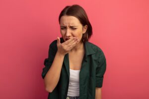 Los hábitos que hay que eliminar para evitar el mal aliento y la halitosis