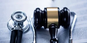 Ginecoobstetras encabezan demandas por mala práctica médica en tribunales, según expertos