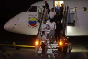 Avión procedente de EE.UU. aterriza en Venezuela con 203 repatriados