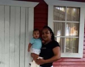 Mujer desaparece junto a su bebé de 8 meses en SFM