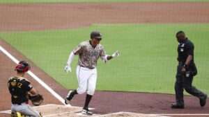 Séptimo jonrón de Manny Machado abre el camino para victoria de Padres