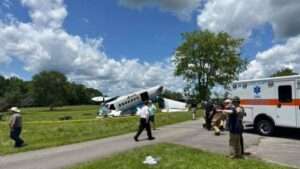 Un avión con 20 personas a bordo se estrella en EE.UU