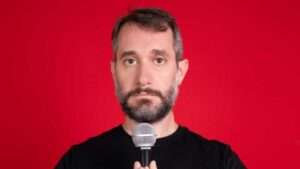 "Estoy en los 46... y llegó la crisis": Carlos Sánchez lo cuenta en escena