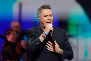 Alejandro Sanz está acusado por fanática