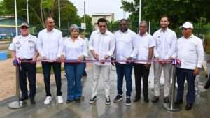 Collado entrega remozada Plaza Marcelino Marte