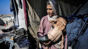 Crisis humanitaria en Gaza: muertes por hambre y ataques mientras buscan ayuda
