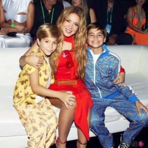 Shakira y sus hijos, invitados de Coldplay