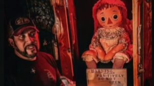 Nuevos detalles sobre la muerte de investigador que mostraba a Annabelle, la muñeca “poseída”, salen a la luz