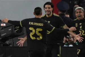 México, con gol de Jiménez supera 1-0 a Honduras y buscará defender su título ante Estados Unidos