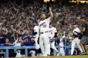 Clayton Kershaw llega a 3 mil ponches, Dodgers remontan ante Medias Blancas en la novena
