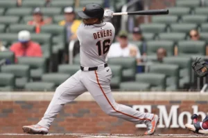 Verlander rompe racha de 16 juegos sin ganar, Devers batea 2 jonrones y Gigantes vencen a Bravos