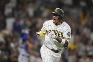 Manny Machado ayuda a Padres a superar a Mets con jonrón y Juan Soto sale lesionado