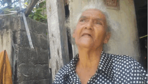 Anciana de 77 años clama por ayuda para reparar su vivienda en Sabana Perdida