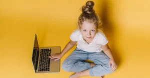 La relación con la tecnología marca una clara diferencia entre la Generación Z y la Alfa