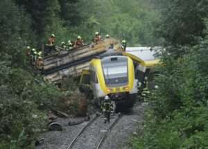Varios muertos en descarrilamiento de tren en Alemania