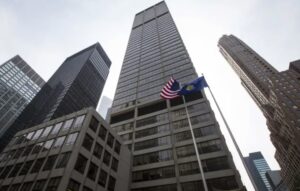 Así es el edificio de lujo donde ocurrió el tiroteo en Nueva York: alberga a Blackstone, la NFL y el consulado de Irlanda