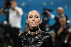Miley Cyrus, Demi Moore y Timothée Chalamet recibirán su estrella en el Paseo de la Fama