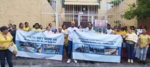 Marchan por terminación de pabellón escolar en Cristo Rey