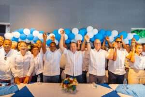 Tony Peña deja al PLD y se juramenta director del Distrito Villa Isabela