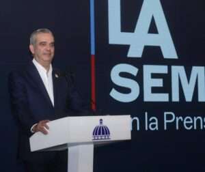 Abinader responde a críticas de expresidentes: “Es normal, son declaraciones políticas propias de la oposición”