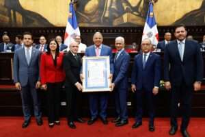 Senado reconoce a personalidades destacadas en arte, deporte, educación, justicia y comunicación