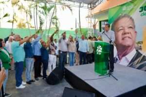 Leonel juramenta en la Fuerza del Pueblo a regidor y otros dirigentes del PLD