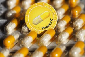 Un estudio revela cómo la vitamina C reactiva los genes de regeneración de la piel, combatiendo el envejecimiento