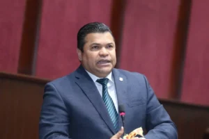 Diputado Tobías Crespo exige destitución o renuncia de funcionarios con aspiraciones políticas que usen recursos del Estado