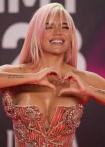 La cantante Karol G, primera latina en actuar en el famoso cabaré Crazy Horse