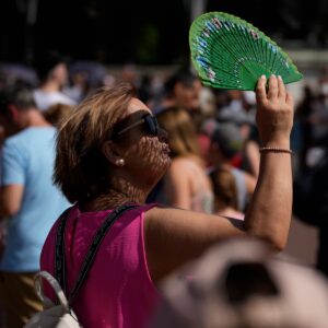 Ambiente caluroso y con polvo del Sahara mientras se monitorea onda tropical en el Caribe