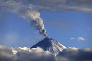 Hasta siete volcanes despiertan a la vez tras el terremoto de Kamchatka