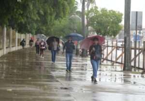 Algunos chubascos locales hacia varias provincias del país por onda tropical