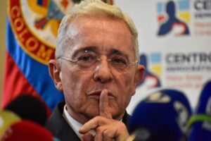 El expresidente colombiano Álvaro Uribe Vélez fue sentenciado a 12 años de prisión: la decisión está sustentada en más de mil páginas