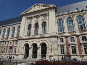 Francia expulsa a estudiante de Gaza por mensajes antisemitas en redes sociales