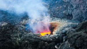 ¡Alerta en Sicilia! El volcán Etna lanza lava desde una nueva boca eruptiva