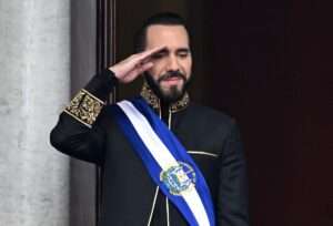 Bukele defiende reelección indefinida y niega que sea “el fin de la democracia”