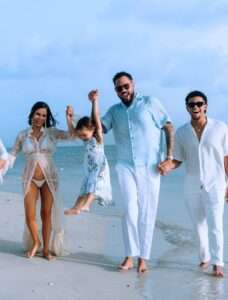 Natti Natasha anuncia su segundo embarazo y celebra la familia junto a Raphy Pina