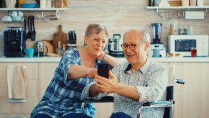 La tecnología digital, aliada para la salud cognitiva de los adultos mayores