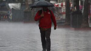 Se forma la tormenta tropical Dexter y se mantienen las alertas; chubascos desde temprano por efectos del viento
