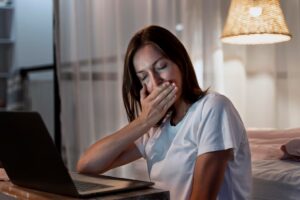 ¿Por qué algunas personas sienten sueño todo el día?