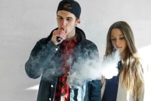 El vapeo es una puerta de entrada al tabaquismo, según la evidencia