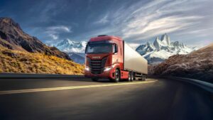 IVECO celebra 50 años con el lanzamiento de S-Way, su camión más avanzado