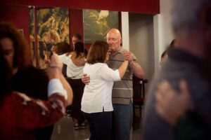 Argentina implementa el tango como tratamiento innovador para el Parkinson