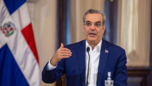 Abinader reconoce demoras en ejecución de fondos para aceras y contenes durante su primera gestión