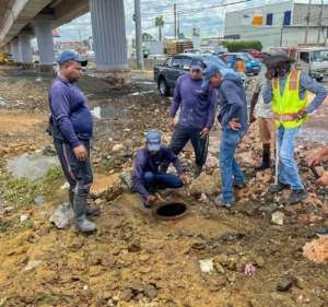 Avería en obras del Metro deja sin agua a varios sectores de SDO