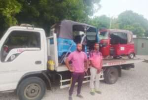 Dos hombres detenidos por transporte irregular de motocicletas sin documentos en Azua
