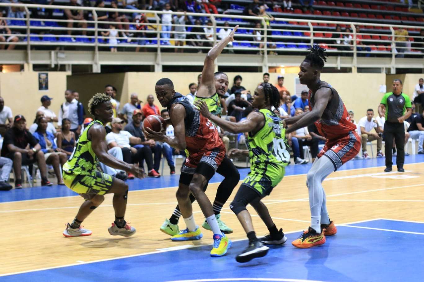La Esperanza vence al CUP en inicio del Torneo de Baloncesto Superior Municipal de Los Alcarrizos