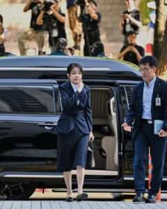 Ex primera dama surcoreana Kim Keon-hee es arrestada tras años de escándalos